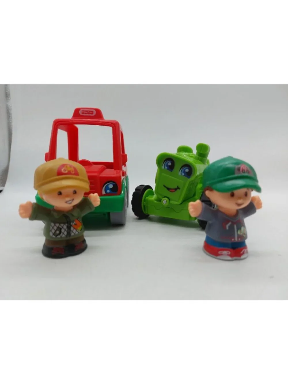 Fisher Price Little People Helpful Harvester Green Tractor Car 2 Figures